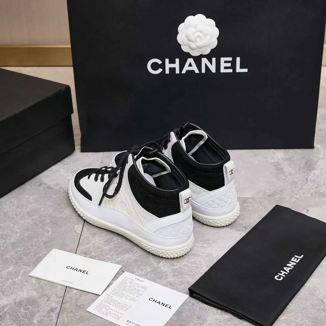 Men's men's shoes pP660! Chanel Chanel - 2025 counter top casual sneakers This classic design; the upper is electro-embroidered with a variety of techniques; the outsole is fashionable and sporty; the unusual inclusion of a variety of color matching elements... The diversified mix and match is very beautiful and versatile, casual, fashionable, sports and outdoor can be taken into account... ꫛꫀꪝ Go➫ Materials: ❶Upper is made of: original imported mercerized leather cow suede ❷Inner lining: original imported breathable sheepskin lining ❸Outsole is based on: original TPU combination outsole, full set of boutique packaging for women 35–41